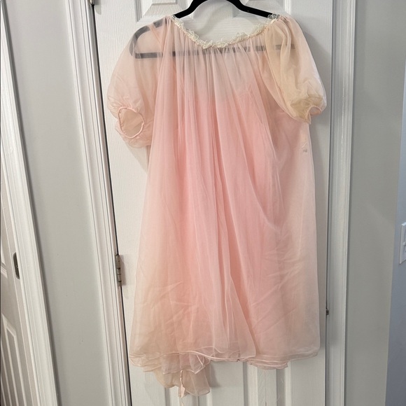 Vintage 2 piece Pink Sheer lingerie set with Floral Lace-Lord and Taylor - Picture 7 of 9